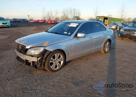 2011 Mercedes-Benz C 300 Luxury 4Matic z USA, uszkodzony, nr VIN WDDGF8BB5BR159546